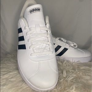 Addidas sneakers( size 7 youth 7